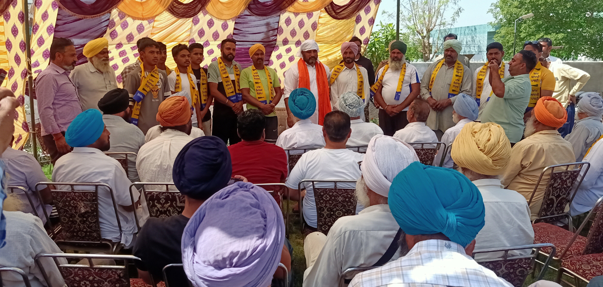 ਅਜਰਾਵਰ ਦੇ ਕਰੀਬ 20 ਪਰਿਵਾਰ ਆਮ ਆਦਮੀ ਪਾਰਟੀ ਵਿਚ ਹੋਏ ਸ਼ਾਮਲ